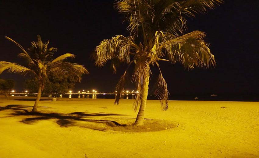 ساحل کیش در شب
