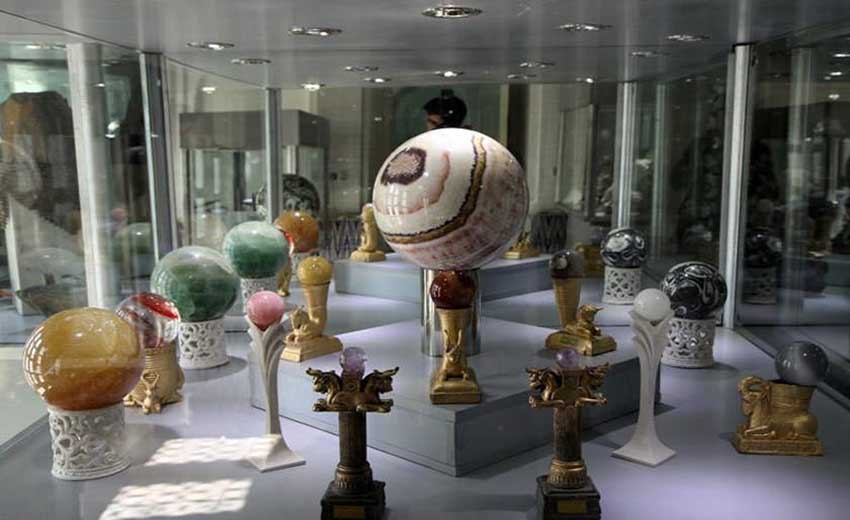 موزه سنگ و گوهر دریای نور شیراز