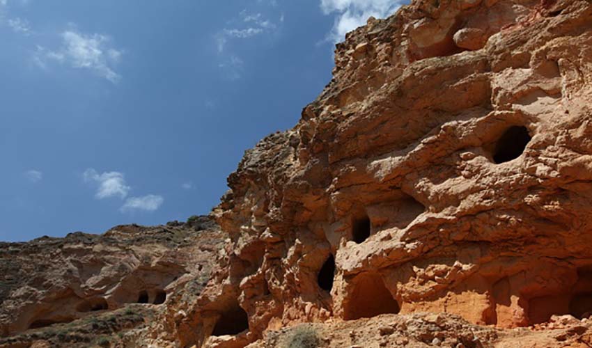 غارهای دستکند باستانی بینه لر