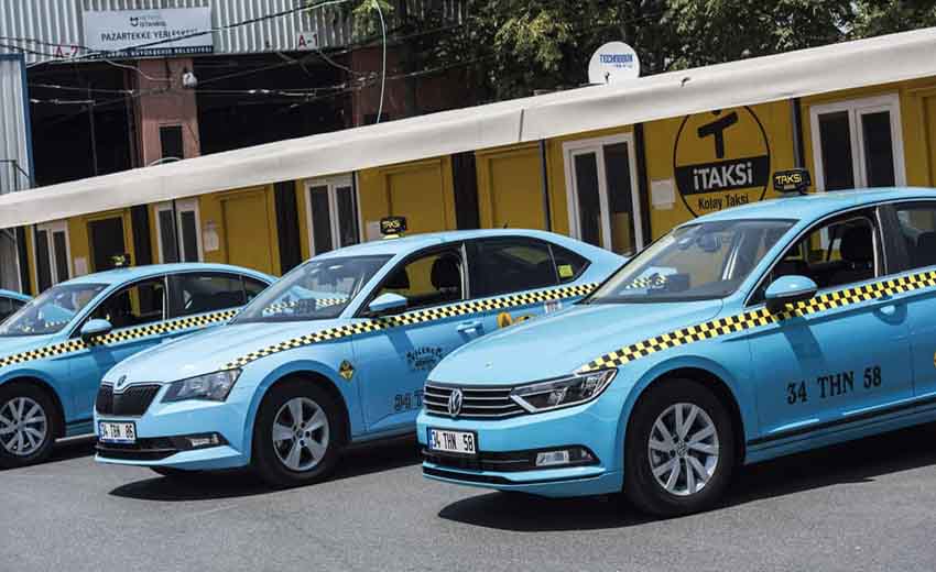تاکسی فیروزه ای در استانبول
