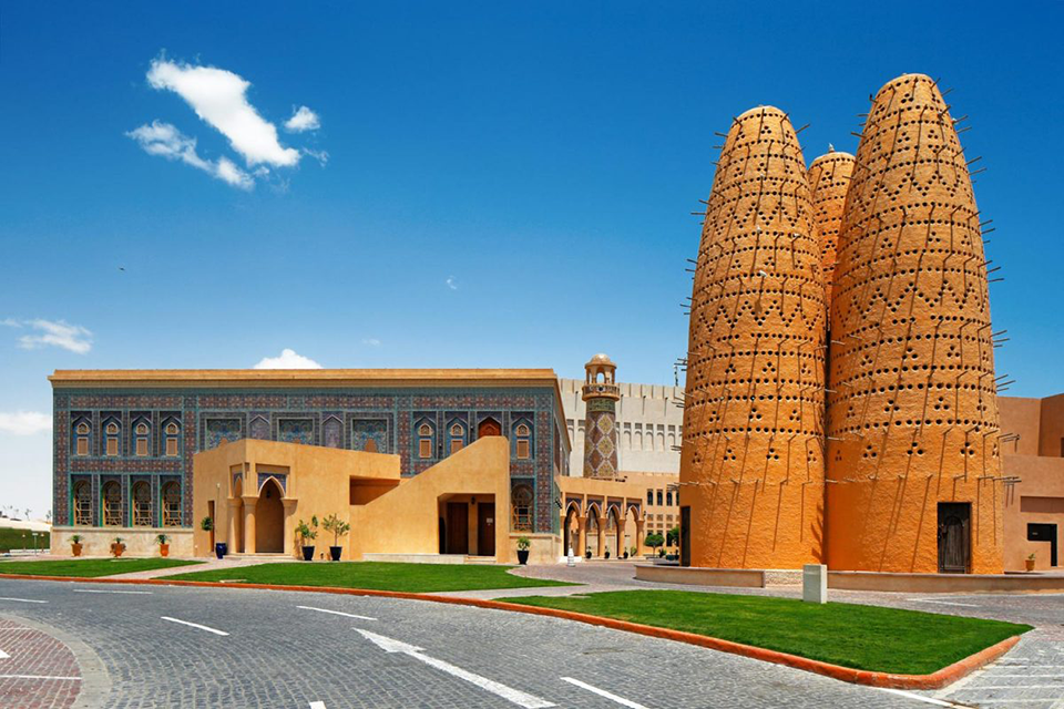 تصویر نشان دهنده دهکده فرهنگی کاتارا قطر است.