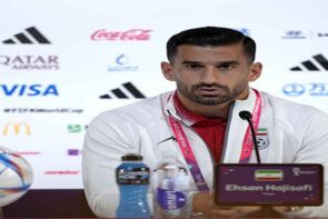 احسان حاج صفی اولین بازیکن فیکس در بازی انگلیس