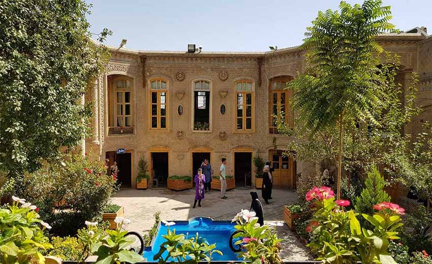 نمایی از خانه ادرکانی مشهد