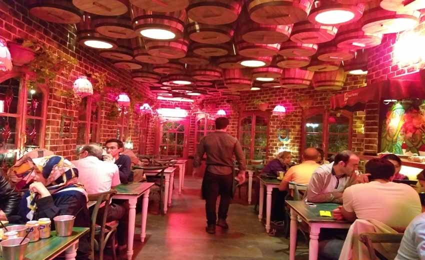 نمایی از فود فکتوری مشهد