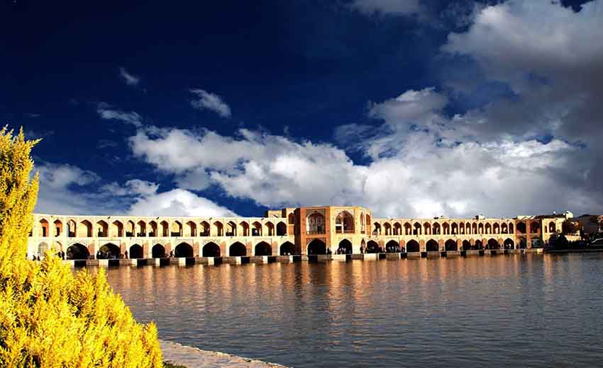 نمایی از پل خواجو اصفهان