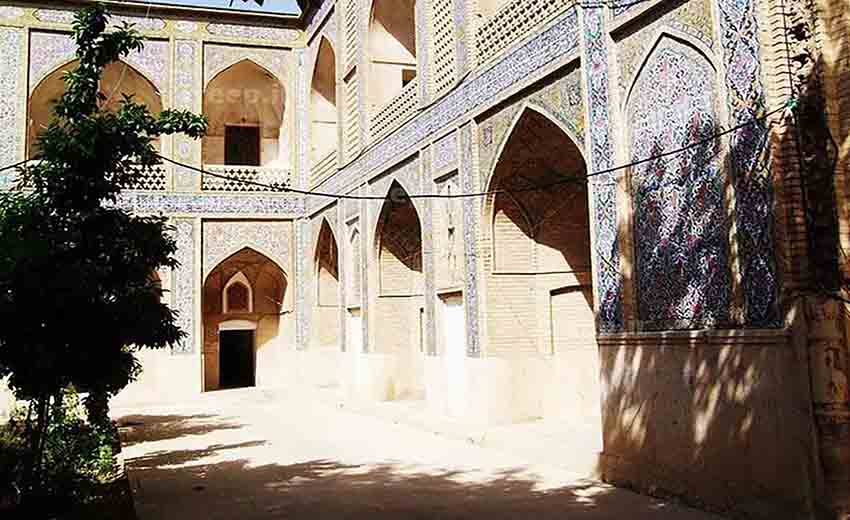 مدرسه خان