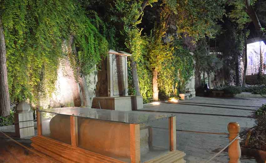 نمایی از آرامگاه خواجوی کرمانی