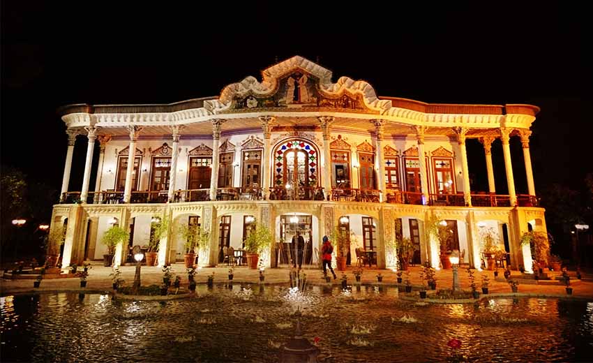 نمایی از رستوران عمارت شاپوری شیراز