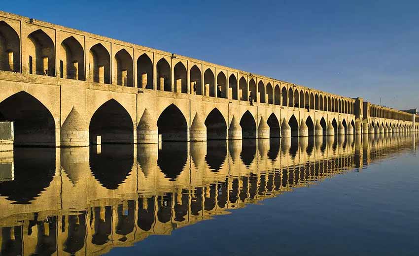 نمایی از سی و سه پل