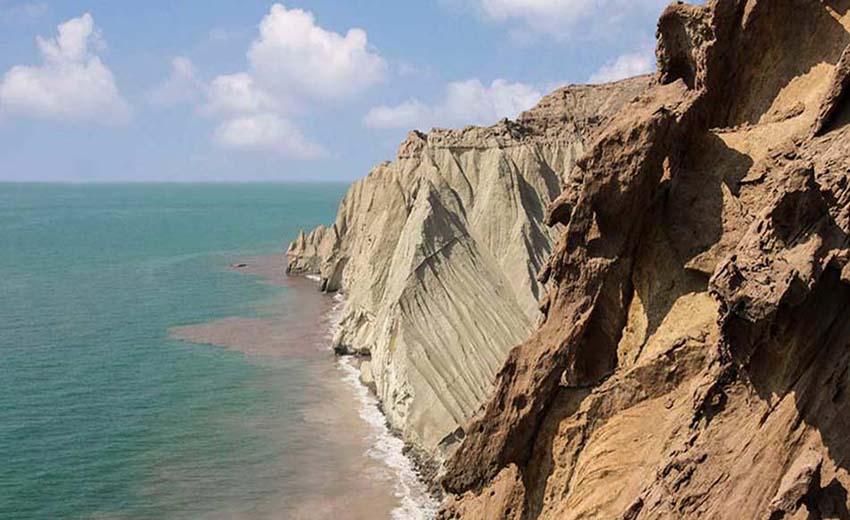 نمایی از دره تندیس های قشم