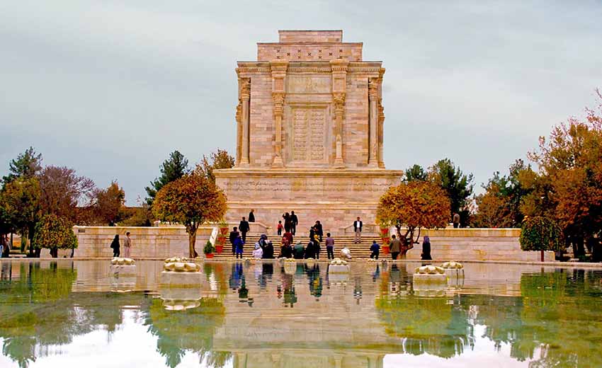 آرامگاه فردوسی، حکیم پرآوازه ایرانی