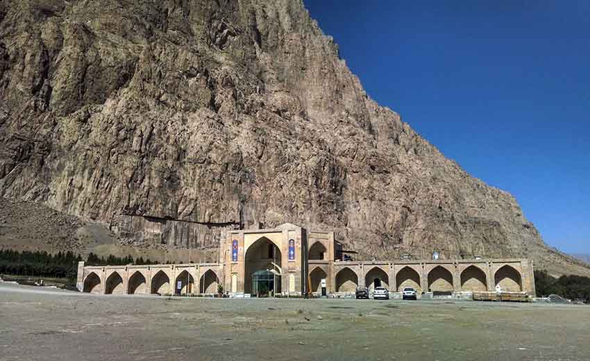 کاروانسرای شاه عباسی بیستون