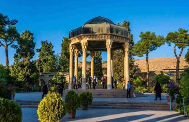 آشنایی با آرامگاه حافظ شیراز