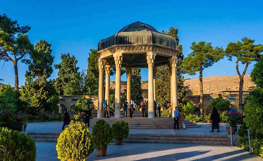 آشنایی با آرامگاه حافظ شیراز