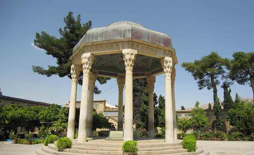 نمایی از مقبره شیراز