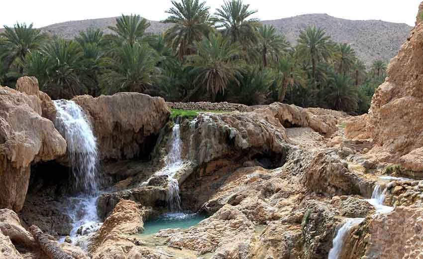 چشمه آب گرم گنو 