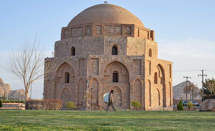 نمایی از گنبد جبلیه کرمان