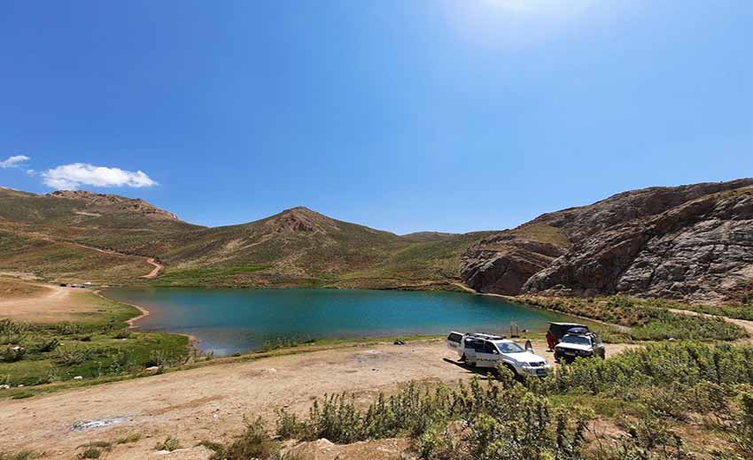 نمایی از دریاچه لزور