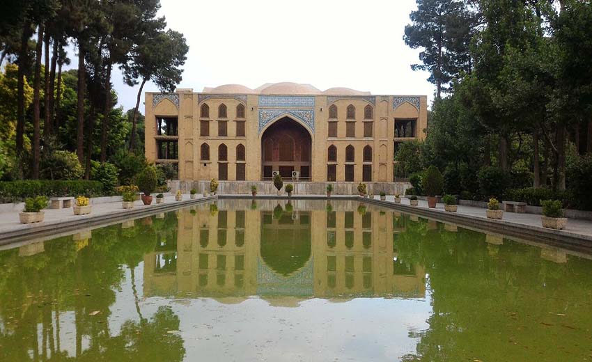 کاخ چهلستون اصفهان و تاریخچه آن