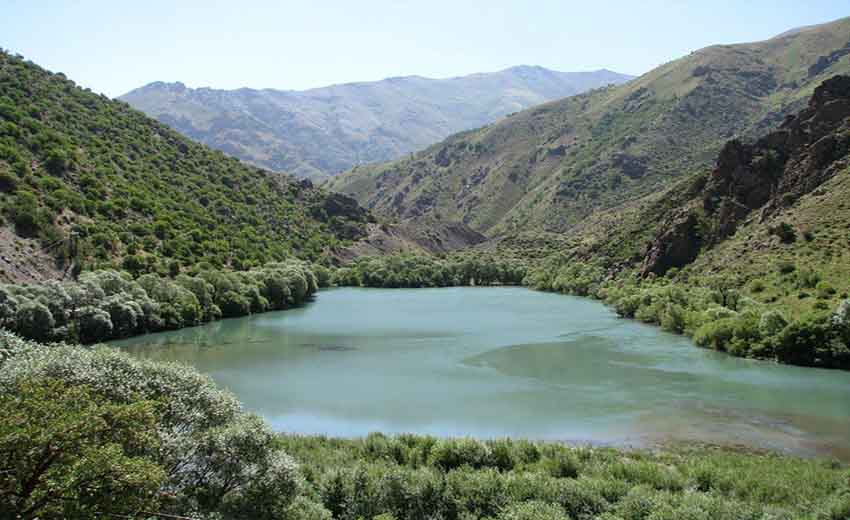 نمایی از آبشار مارمیشو ارومیه