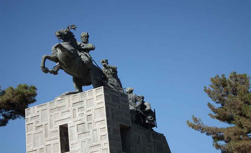 مجسمه نادرشاه